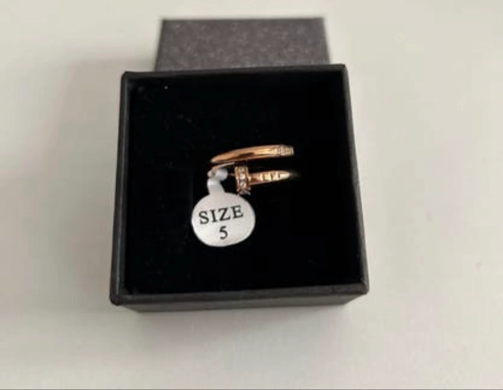 Anillo clavo brillantes